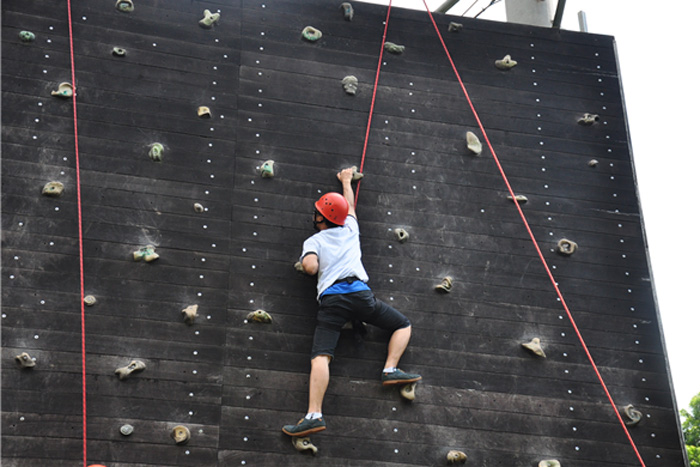 攀岩_上海拓展(zhan)公(gōng)司